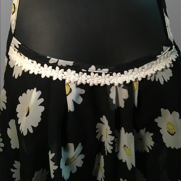 ๐ผ Daisy Crop Top ๐ผ - Picture 3 of 3